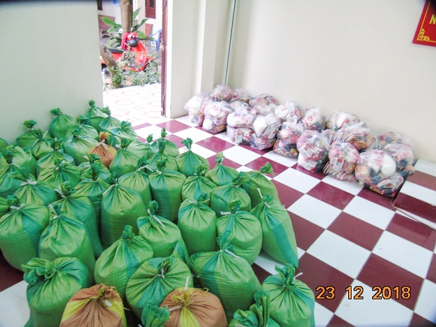 Sinh viên Viện kỹ thuật HUTECH chung tay giúp đỡ người nghèo ở tỉnh Đồng Tháp 38
