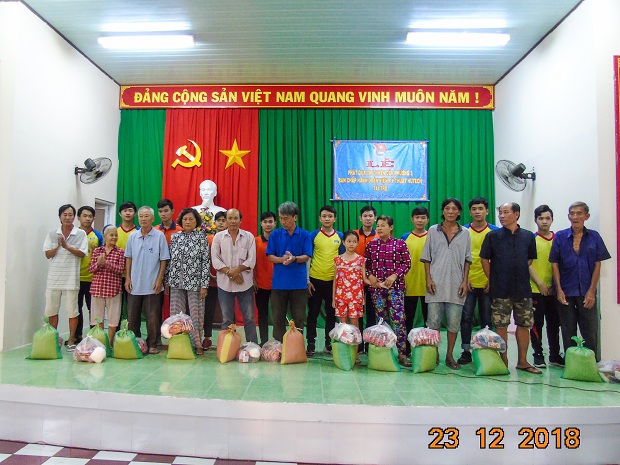Sinh viên Viện kỹ thuật HUTECH chung tay giúp đỡ người nghèo ở tỉnh Đồng Tháp 41