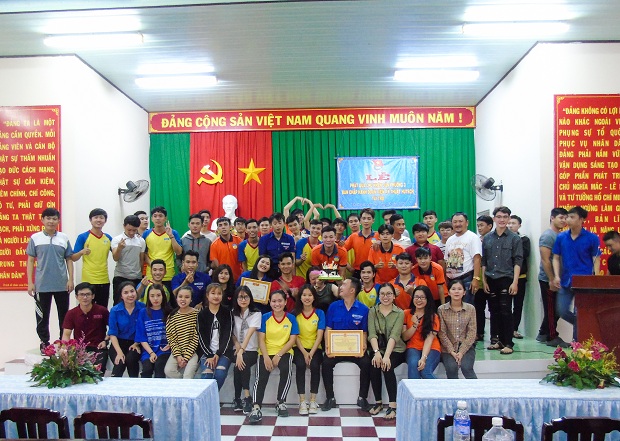 HUTECH Institute of Engineering students join hands to help the poor in Dong Thap province 59
