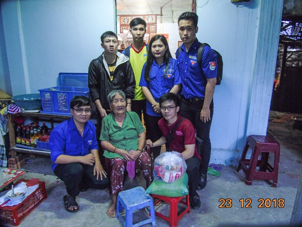 Sinh viên Viện kỹ thuật HUTECH chung tay giúp đỡ người nghèo ở tỉnh Đồng Tháp 10