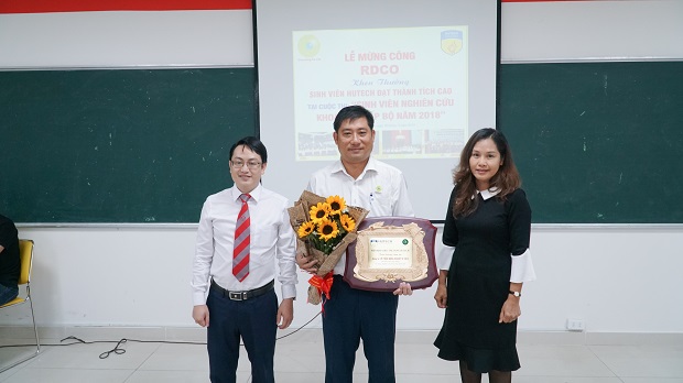 Viện Khoa học Ứng dụng khen thưởng sinh viên giành giải NCKH cấp Bộ 2018 27