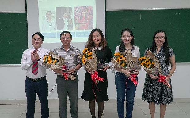 Viện Khoa học Ứng dụng khen thưởng sinh viên giành giải NCKH cấp Bộ 2018 10