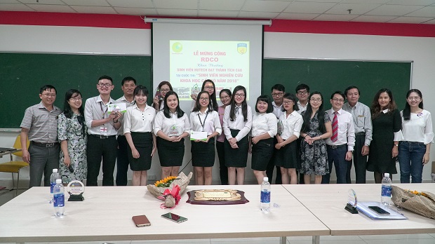 Viện Khoa học Ứng dụng khen thưởng sinh viên giành giải NCKH cấp Bộ 2018 72