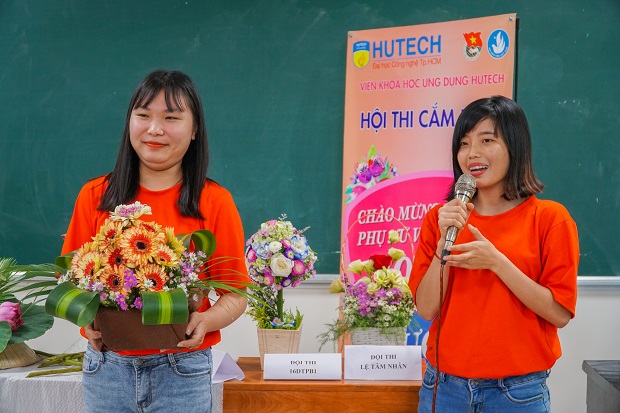 Rực rỡ sắc màu mừng ngày Phụ nữ Việt Nam tại HUTECH 156