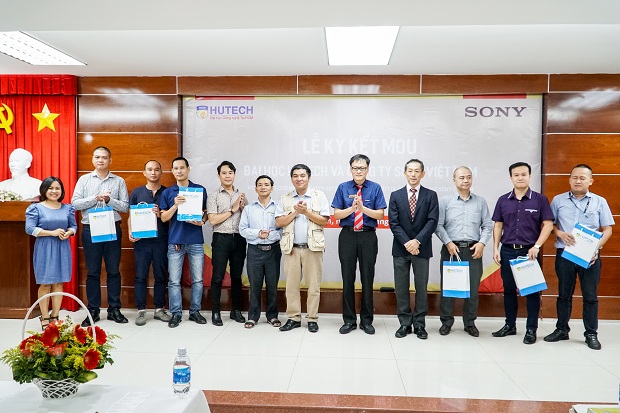 Khoa Truyền thông - Thiết kế ký kết MOU cùng Sony Vietnam 68