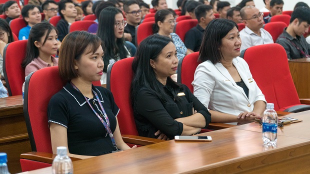 KTS Võ Trọng Nghĩa chia sẻ phương pháp sáng tạo thiết kế xanh với sinh viên HUTECH 29