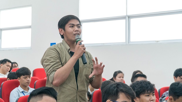 KTS Võ Trọng Nghĩa chia sẻ phương pháp sáng tạo thiết kế xanh với sinh viên HUTECH 65