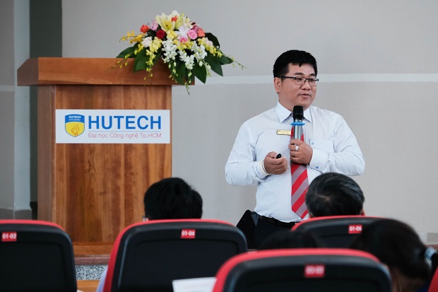 HUTECH welcome pupils from Dong Da high school (Da Lat City) to visit 64