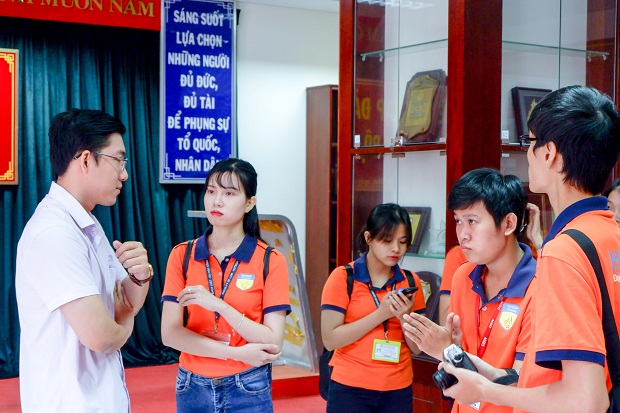 Students of the Faculty of Law study at the People's Procuracy of Ho Chi Minh City 24