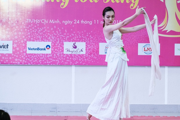 Loạt bất ngờ thú vị của TOP 40 Miss HUTECH tại phần thi “Tài năng tỏa sáng” 88