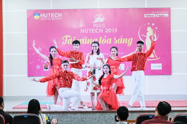 Loạt bất ngờ thú vị của TOP 40 Miss HUTECH tại phần thi “Tài năng tỏa sáng” 97