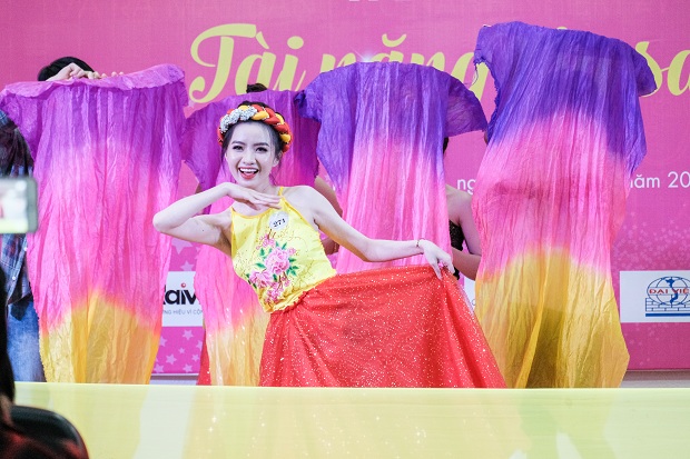 Loạt bất ngờ thú vị của TOP 40 Miss HUTECH tại phần thi “Tài năng tỏa sáng” 118