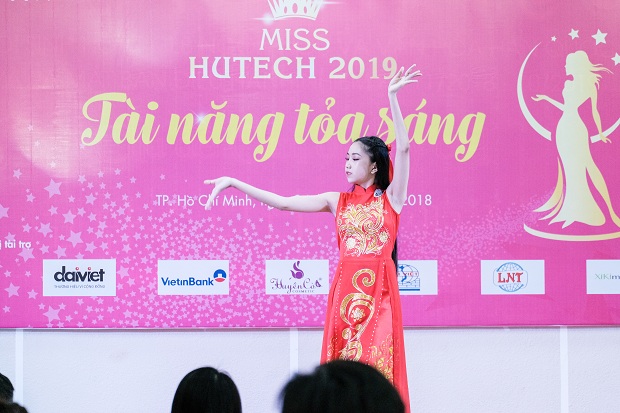 Loạt bất ngờ thú vị của TOP 40 Miss HUTECH tại phần thi “Tài năng tỏa sáng” 130