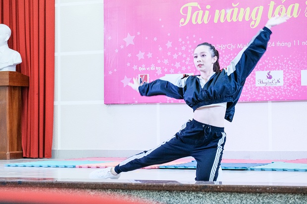 Loạt bất ngờ thú vị của TOP 40 Miss HUTECH tại phần thi “Tài năng tỏa sáng” 160