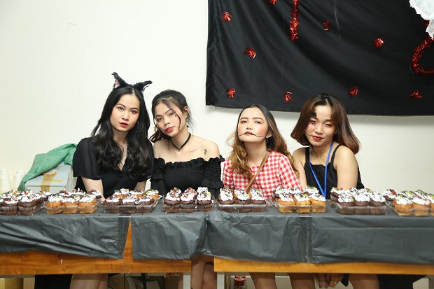Sinh viên HUTECH báo cáo môn học bằng đêm hội Halloween 21