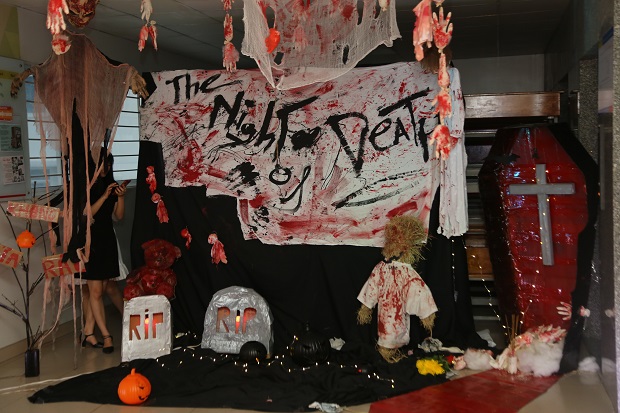 Sinh viên HUTECH báo cáo môn học bằng đêm hội Halloween 8