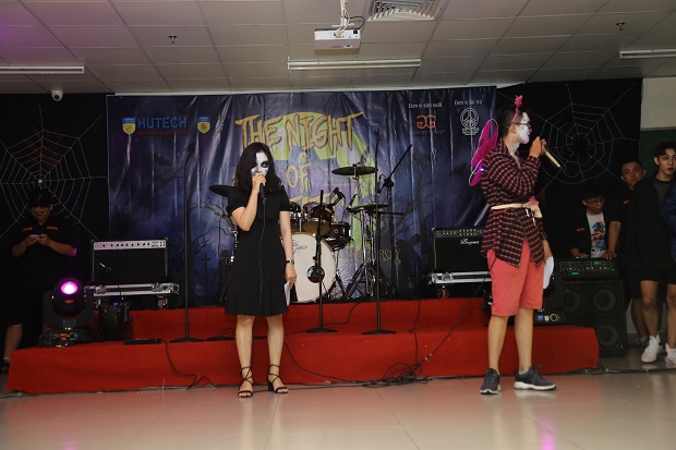 Sinh viên HUTECH báo cáo môn học bằng đêm hội Halloween 41