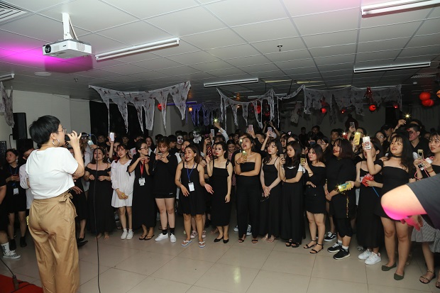 Sinh viên HUTECH báo cáo môn học bằng đêm hội Halloween 69