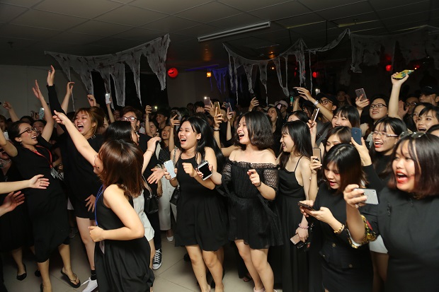 Sinh viên HUTECH báo cáo môn học bằng đêm hội Halloween 72