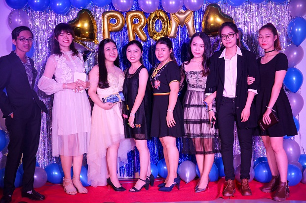 Đêm tiệc Prom đáng nhớ của sinh viên năm cuối khoa Tiếng Anh HUTECH 11