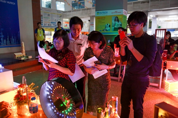 Sinh viên Viện Kỹ thuật hào hứng với cuộc thi Thiết kế LED ứng dụng 2018 30