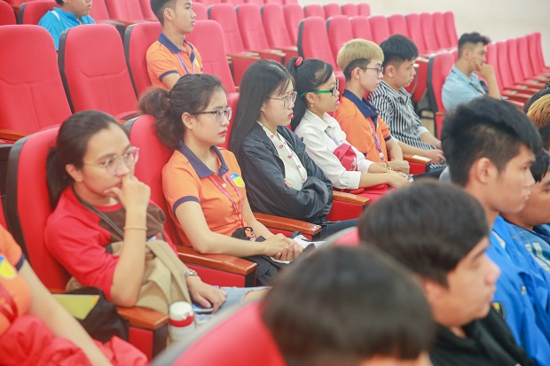 Tân sinh viên HUTECH trang bị “Kỹ năng học Đại học” cùng diễn giả Huỳnh Anh Bình 30