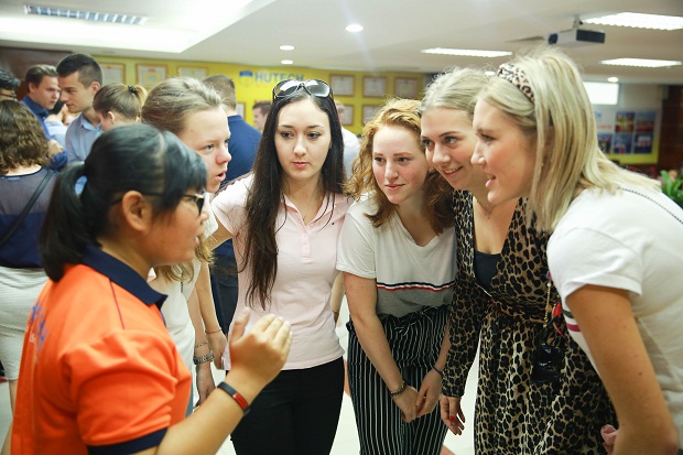HUTECH Institute of International Education welcomes Dutch students to visit 48