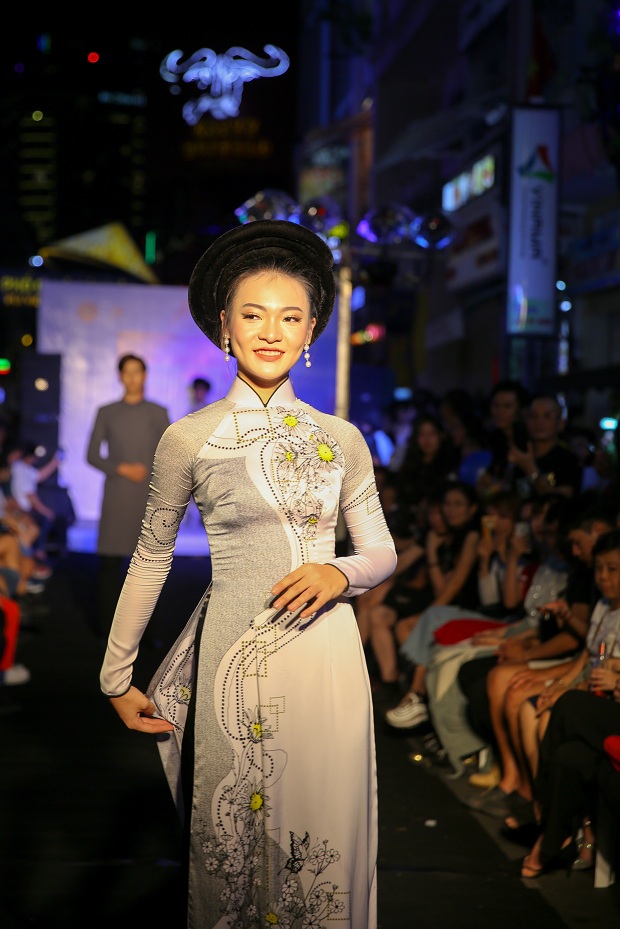 Top 20 Miss HUTECH 2019 khoe sắc trong BST áo dài của NTK Việt Hùng 134