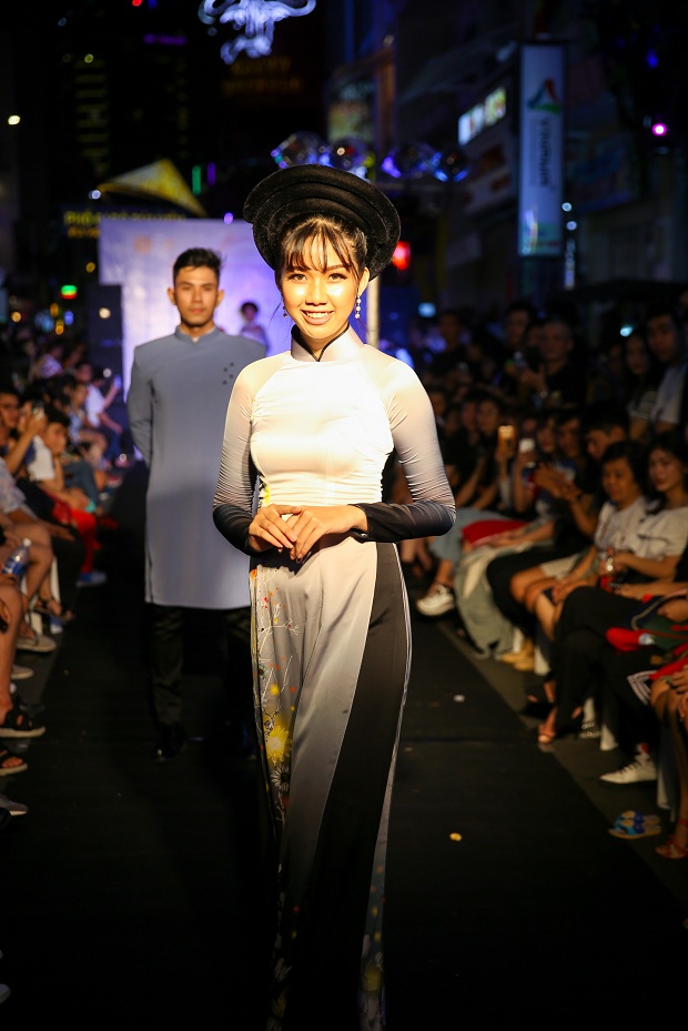 Top 20 Miss HUTECH 2019 khoe sắc trong BST áo dài của NTK Việt Hùng 140