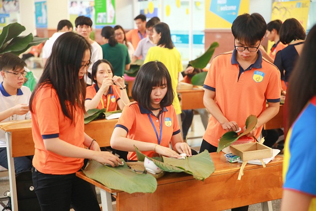Sinh viên khoa KHXH&NV hào hứng “Tìm hiểu phong tục lễ Tết Việt Nam” 92