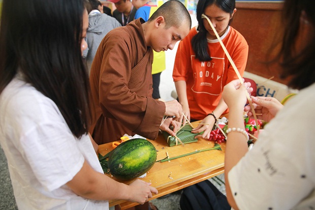Sinh viên khoa KHXH&NV hào hứng “Tìm hiểu phong tục lễ Tết Việt Nam” 98