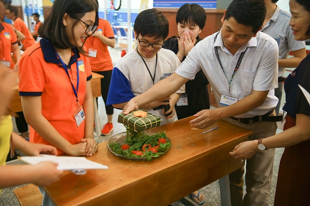 Sinh viên khoa KHXH&NV hào hứng “Tìm hiểu phong tục lễ Tết Việt Nam” 107