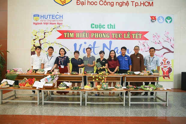 Sinh viên khoa KHXH&NV hào hứng “Tìm hiểu phong tục lễ Tết Việt Nam” 113