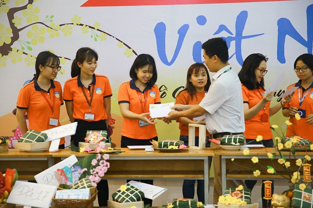 Sinh viên khoa KHXH&NV hào hứng “Tìm hiểu phong tục lễ Tết Việt Nam” 107