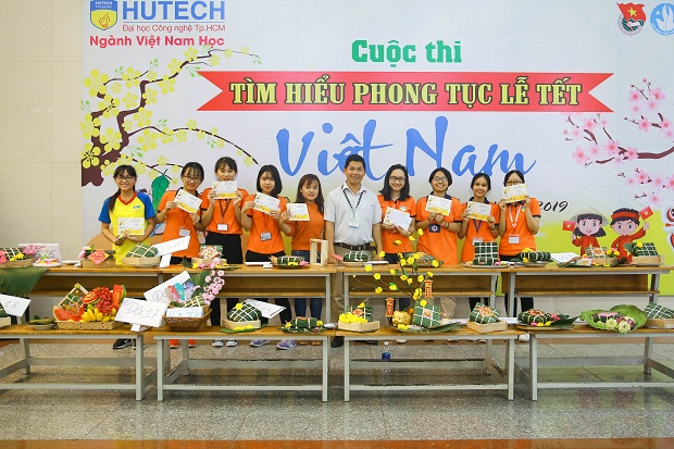 Sinh viên khoa KHXH&NV hào hứng “Tìm hiểu phong tục lễ Tết Việt Nam” 110