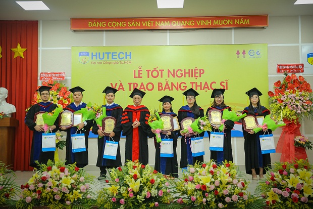 HUTECH trang trọng tổ chức Lễ tốt nghiệp và trao bằng Thạc sĩ 30