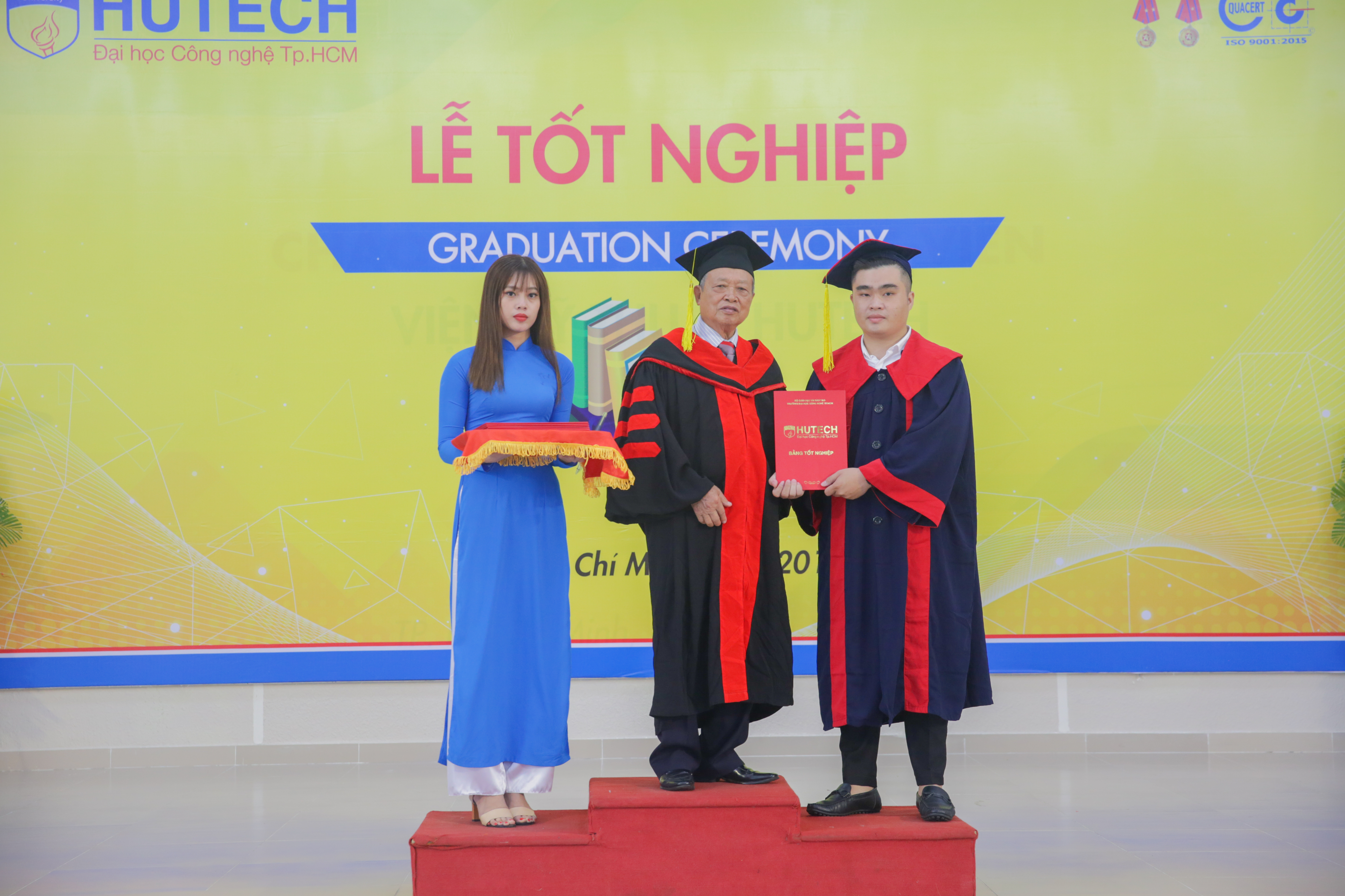 Trang trọng Lễ tốt nghiệp của 841 Tân cử nhân và Kỹ sư HUTECH 11