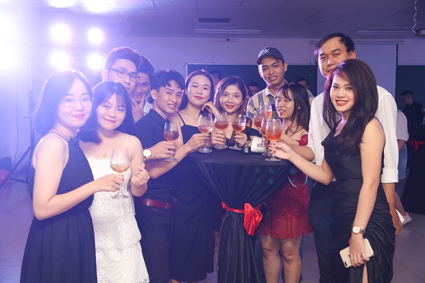 Prom Party của Khoa Luật chúc mừng Tân cử nhân nhận bằng tốt nghiệp 39