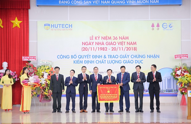HUTECH kỷ niệm ngày Nhà giáo Việt Nam và nhận Chứng nhận đạt chuẩn kiểm định chất lượng giáo dục 78