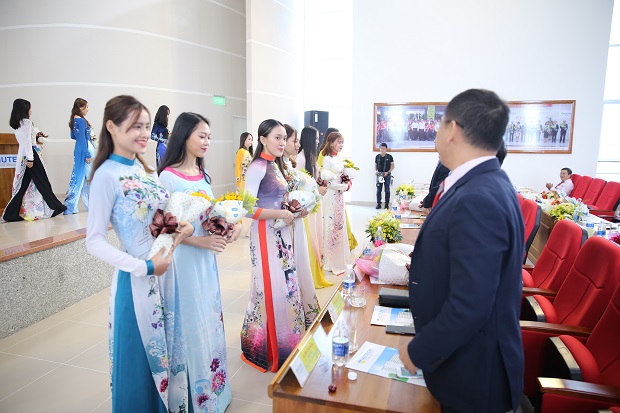 HUTECH kỷ niệm ngày Nhà giáo Việt Nam và nhận Chứng nhận đạt chuẩn kiểm định chất lượng giáo dục 144