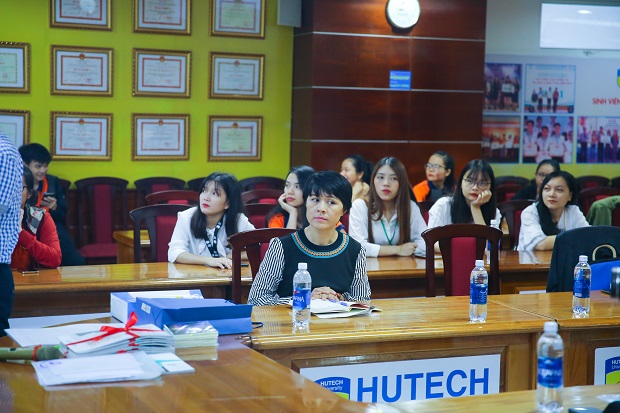 Sinh viên Nhật Bản học lắng nghe “Chuyện nghề Biên - Phiên dịch ngoại giao” từ chuyên gia 21