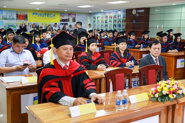 40 New Graduates Receive the Diploma of International - Standard Bachelor Training Program 10