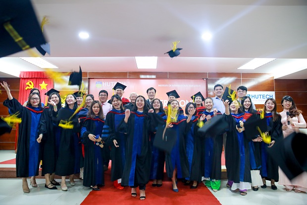 40 New Graduates Receive the Diploma of International - Standard Bachelor Training Program 74