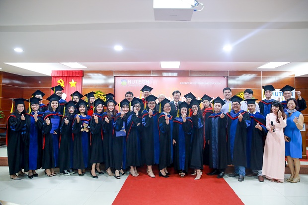 40 New Graduates Receive the Diploma of International - Standard Bachelor Training Program 77