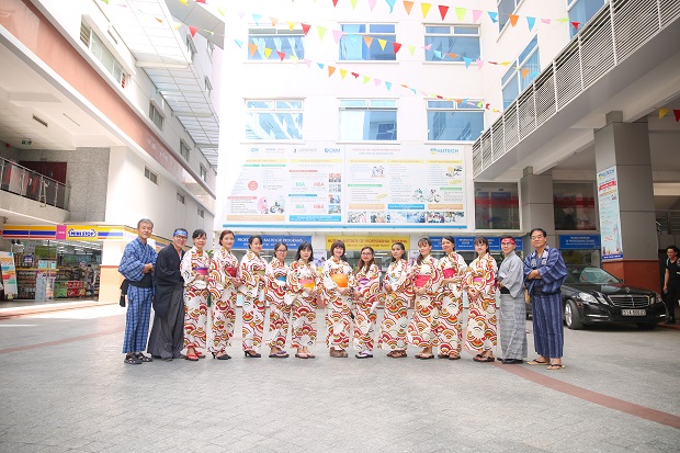 Khoa Nhật Bản học HUTECH chào ngày 20/11 bằng trang phục truyền thống Nhật Bản 39
