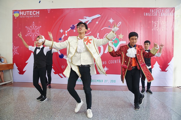 Bustling Cultural Day 2018 at HUTECH 73