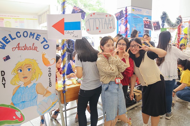 Bustling Cultural Day 2018 at HUTECH 62