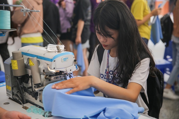 “Ngày hội Công nghệ ngành May” đến với sinh viên Công nghệ dệt, may và Thiết kế thời trang HUTECH 46