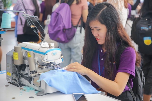 “Ngày hội Công nghệ ngành May” đến với sinh viên Công nghệ dệt, may và Thiết kế thời trang HUTECH 55