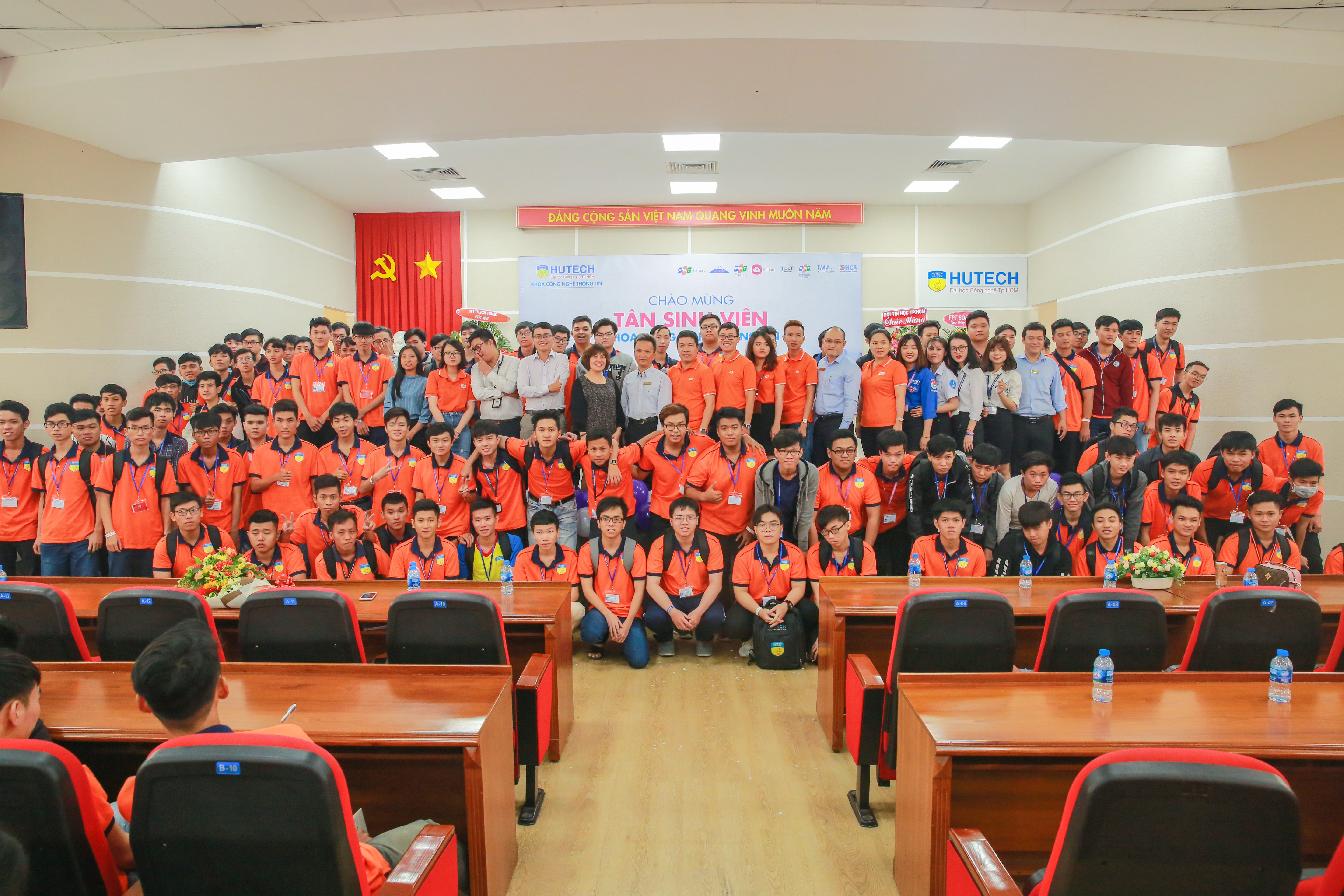 Hội Tin học TP.HCM, các doanh nghiệp đồng hành cùng Khoa Công nghệ thông tin chào đón tân sinh viên 129